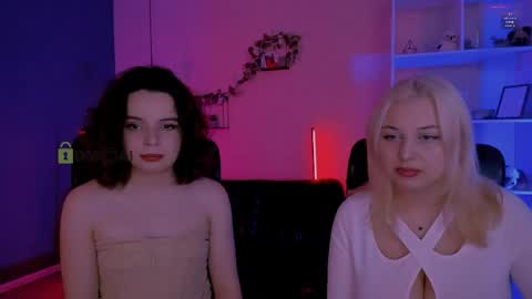 Snapshot of mia_mooon_ chatting on 2, 5, 2026 mia_mooon_ online show from 2, 5, 2026