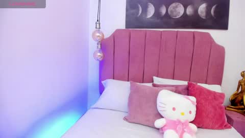 Mia online show from 12, 6, 2026