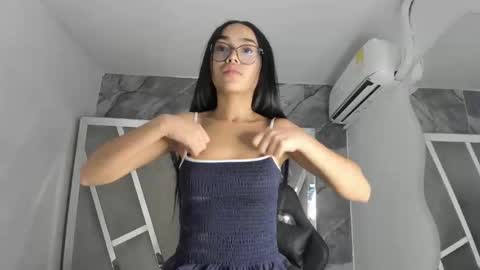 mia_petiteht online show from 20, 3, 2026