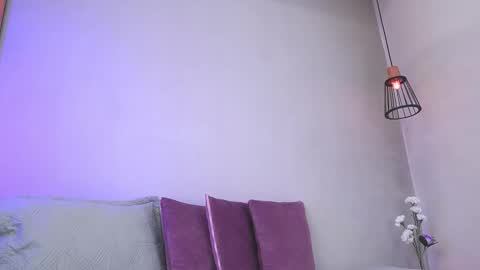 Snapshot of mia_reeves chatting on 18, 12, 2025 Mia Reeves online show from 18, 12, 2025