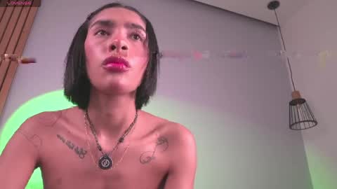 Mia Reeves online show from 15, 4, 2026