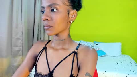 Snapshot of mia_rissi chatting on 4, 11, 2025 Mia online show from 4, 11, 2025