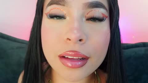 Mia online show from 8, 4, 2026