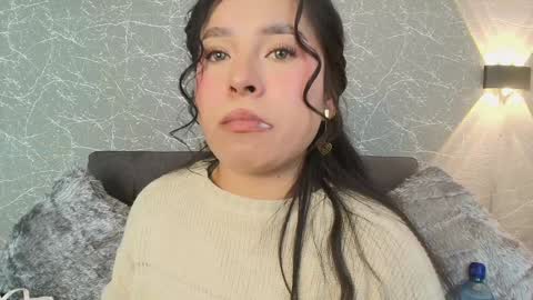 Mia Roux online show from 5, 1, 2025