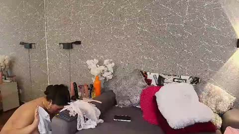 Mia Roux online show from 8, 3, 2025