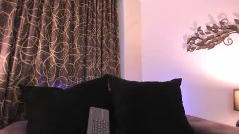 Mia  online show from 14, 2, 2026