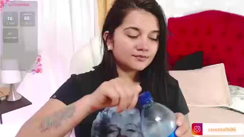 Snapshot of mia_traveluxe chatting on 23, 9, 2025 Mia online show from 23, 9, 2025