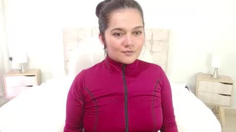 Snapshot of mia_traveluxe chatting on 6, 10, 2025 Mia online show from 6, 10, 2025