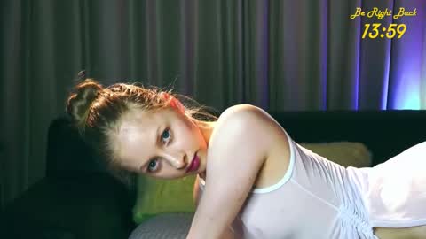 Snapshot of mia_vebes chatting on 16, 11, 2025 Mia online show from 16, 11, 2025