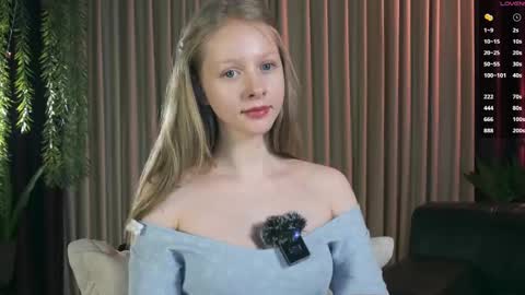 Snapshot of mia_vebes chatting on 25, 11, 2025 Mia online show from 25, 11, 2025