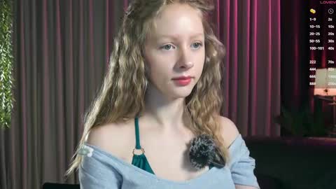 Snapshot of mia_vebes chatting on 27, 11, 2025 Mia online show from 27, 11, 2025