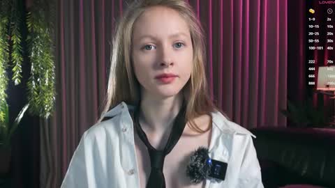 Snapshot of mia_vebes chatting on 2, 12, 2025 Mia online show from 2, 12, 2025