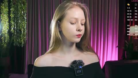 Snapshot of mia_vebes chatting on 5, 12, 2025 Mia online show from 5, 12, 2025