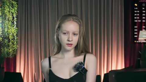 Snapshot of mia_vebes chatting on 19, 12, 2025 Mia online show from 19, 12, 2025