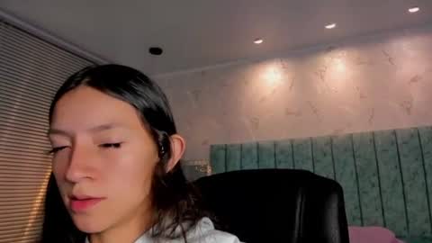 Snapshot of mia_velmont chatting on 25, 6, 2026 Miaaa online show from 25, 6, 2026