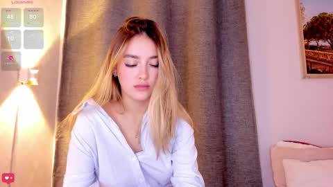 Mia White  online show from 21, 10, 2025