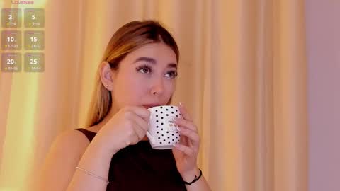 Mia White  online show from 26, 2, 2026