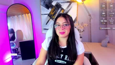 mia_wills_ online show from 9, 4, 2026