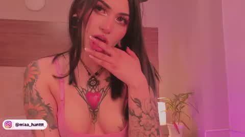 Snapshot of miaa_huntt chatting on 17, 7, 2026 Andrea online show from 17, 7, 2026