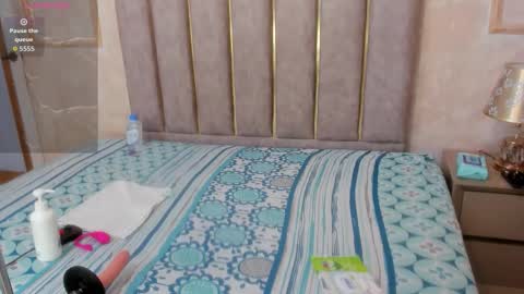 miaaffox online show from 10, 1, 2026