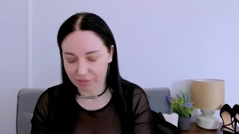 Mia online show from 9, 4, 2026