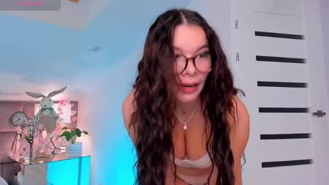 Mia online show from 7, 4, 2026