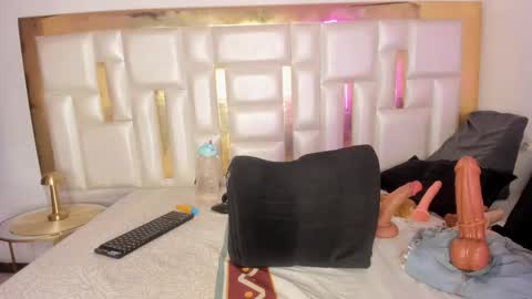 Snapshot of miaaxxx_ chatting on 7, 11, 2025 Mia online show from 7, 11, 2025