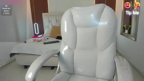 Snapshot of miabrunette23 chatting on 7, 6, 2026 MIA online show from 7, 6, 2026