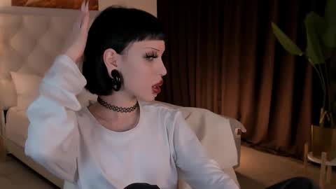 MiaCain online show from 14, 10, 2025