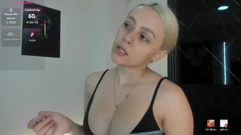 Snapshot of miacarperrlux chatting on 11, 2, 2026 MiaCarper online show from 11, 2, 2026