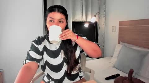 IG Yojanagomez  online show from 7, 3, 2025