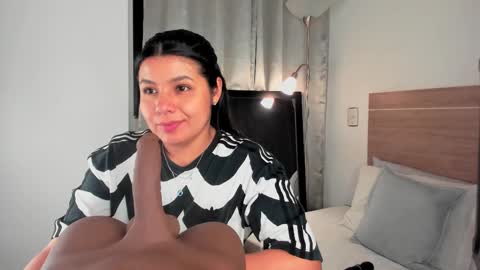 IG Yojanagomez  online show from 7, 3, 2025