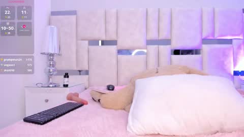 Mia  online show from 13, 2, 2025