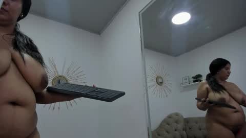 Snapshot of miah_bigboobs chatting on 16, 11, 2025 Miah Collins online show from 16, 11, 2025