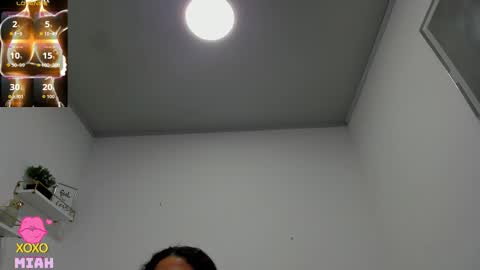 Snapshot of miah_bigboobs chatting on 25, 11, 2025 Miah Collins online show from 25, 11, 2025