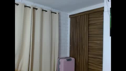 Snapshot of miahott19 chatting on 20, 12, 2024 miahott19 online show from 20, 12, 2024