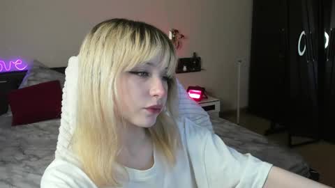 Snapshot of miakimiko chatting on 9, 5, 2026 miakimiko online show from 9, 5, 2026