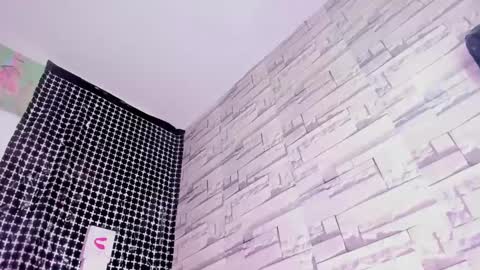 miakirshner_ online show from 3, 2, 2025