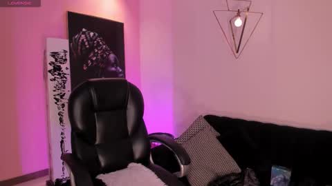 Call me Mia  online show from 27, 10, 2025