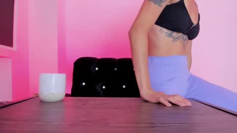 Mia Lenox online show from 20, 2, 2025