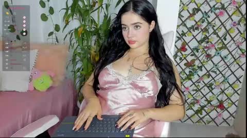 Snapshot of miamaiha chatting on 2, 12, 2024 mia 600am-1000am Colombia time online show from 2, 12, 2024