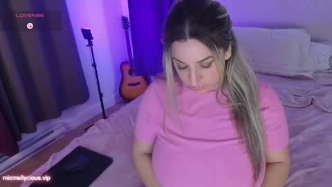 Mia Melly online show from 15, 12, 2024