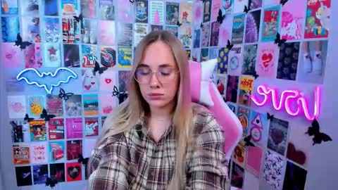 Snapshot of miamilas chatting on 9, 9, 2025 miamilas online show from 9, 9, 2025