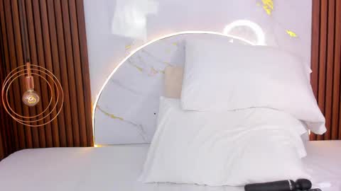 Snapshot of miamiller69 chatting on 28, 4, 2026 Mia online show from 28, 4, 2026