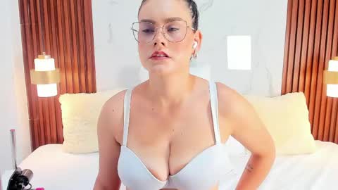 Snapshot of miamiller69 chatting on 28, 5, 2026 Mia online show from 28, 5, 2026