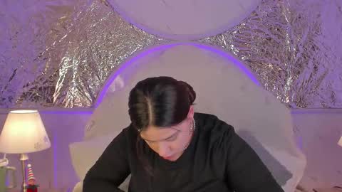 Snapshot of miamontoya chatting on 4, 12, 2025 Mia -5 7001400 Follow online show from 4, 12, 2025