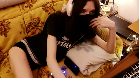 Snapshot of miaowhowl chatting on 5, 2, 2025 Kristien online show from 5, 2, 2025