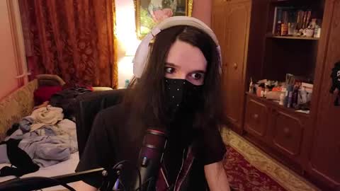 Snapshot of miaowhowl chatting on 7, 11, 2025 Kristien online show from 7, 11, 2025