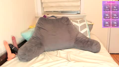 Snapshot of miaparker2_0 chatting on 4, 3, 2025 Mia online show from 4, 3, 2025