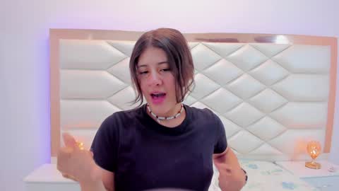 Snapshot of miaqueen021 chatting on 17, 1, 2025 Sweetie Mia online show from 17, 1, 2025